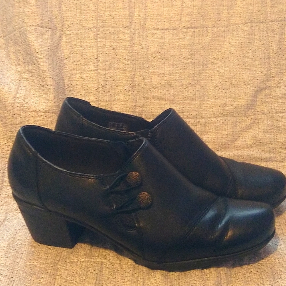 Clarks wedge heel booties 8